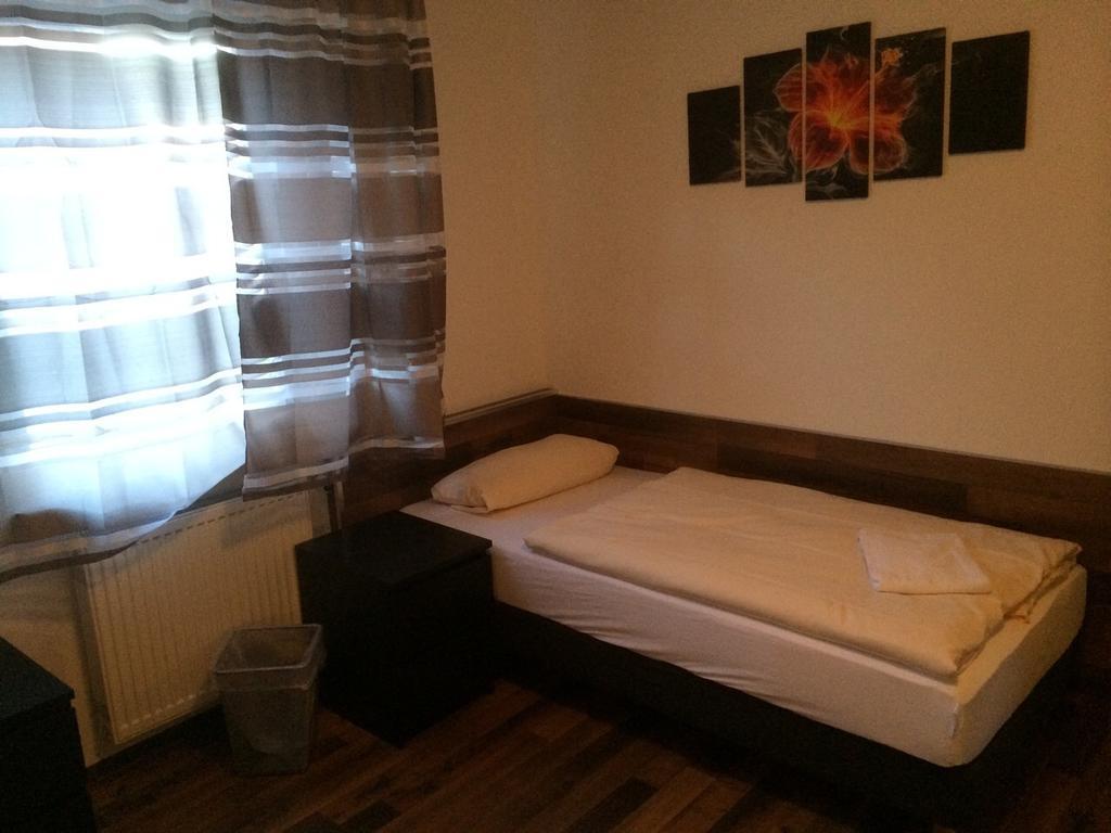 Hotel Engel Waldbronn Bagian luar foto